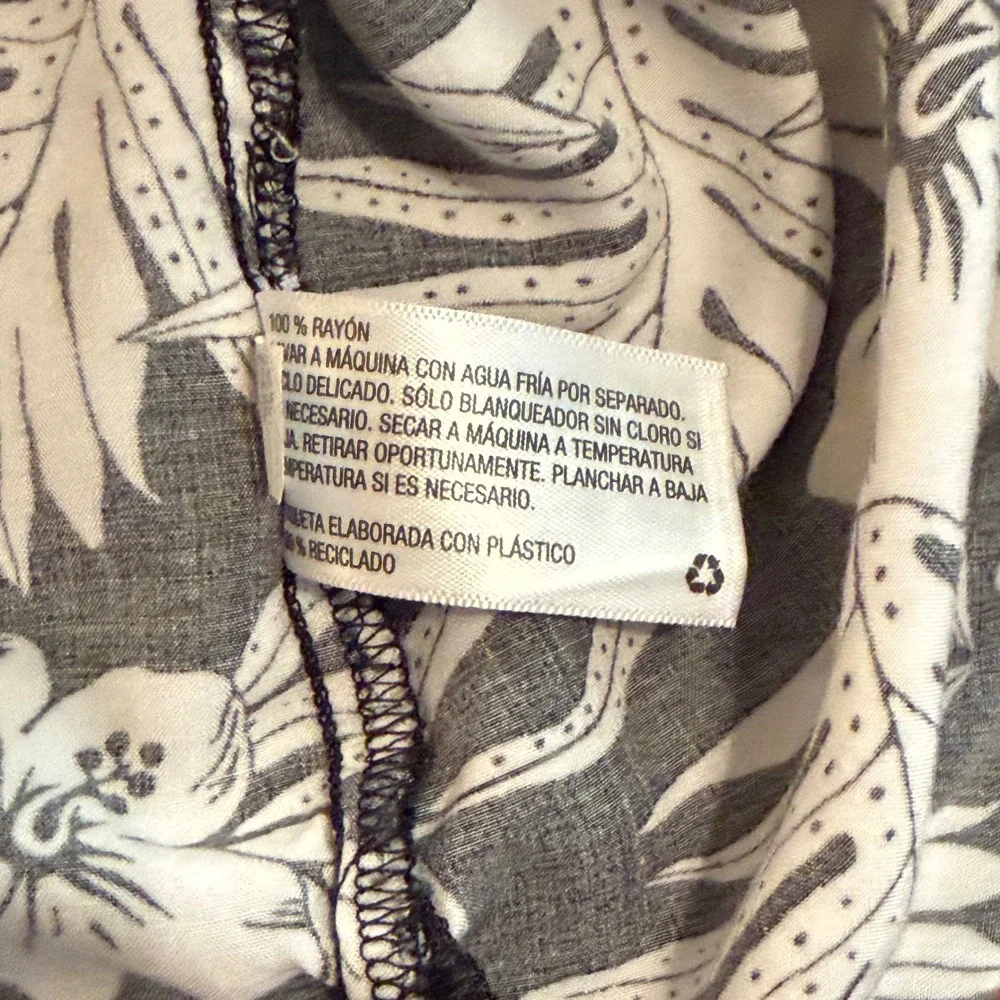 Goodfellow & Co Mens Medium Black White Tropical Floral‎ Rayon Button Down Shirt